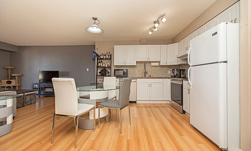 2 Bedroom Condo/Firs...