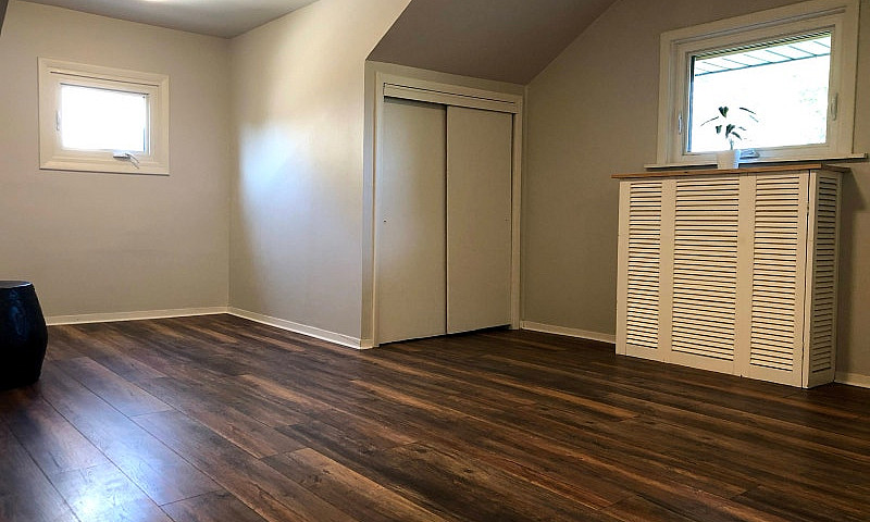 Bright 1+ Bedroom Up...