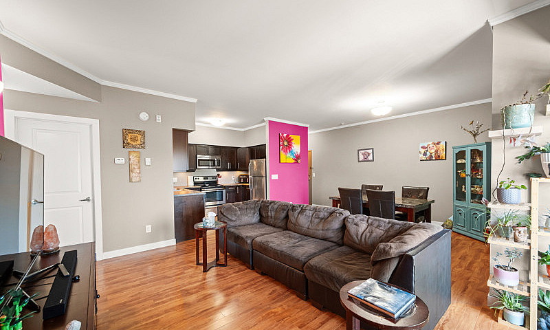 Condo Living In Selk...
