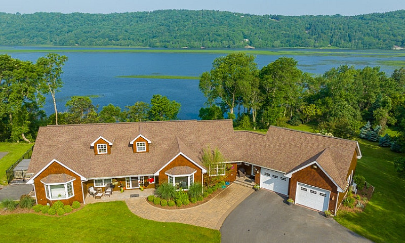 Rare Waterfront Prop...