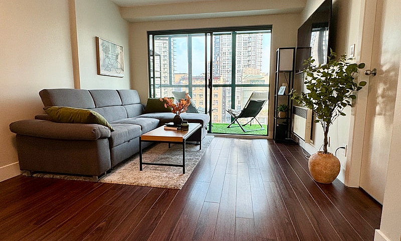 $2,400/ 1Br - 501 Ft...