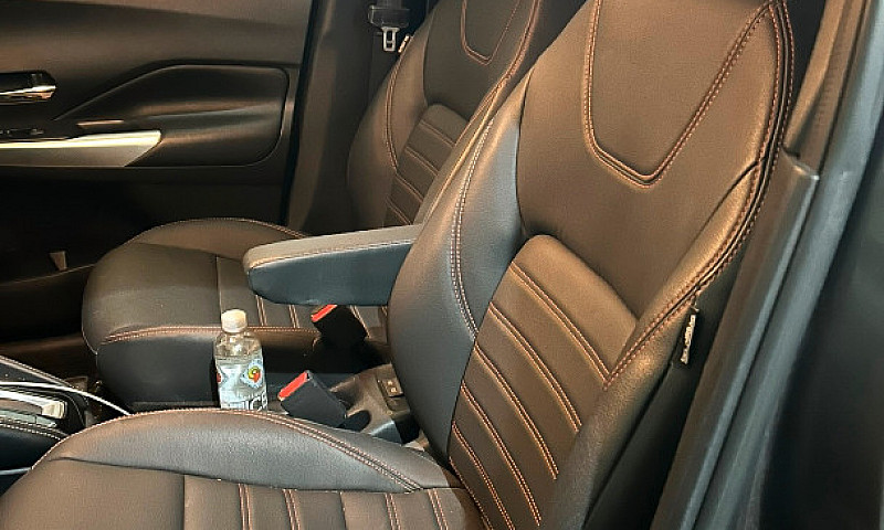 2020 Nissan Kicks Sr...