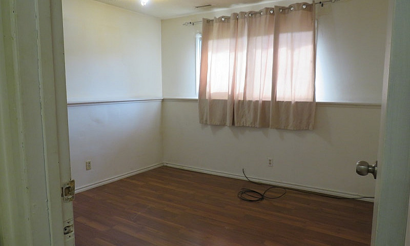 2 Bedrooms House For...