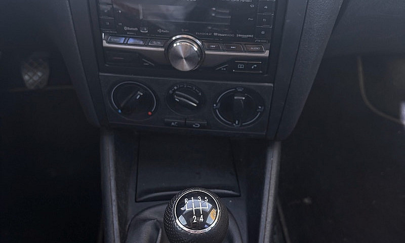 2005 Volkswagen Golf...