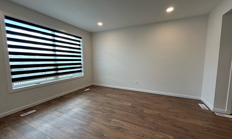 **3Bed 2.5Bath House...