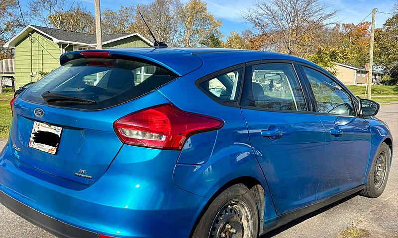 2017 Ford Focus Se -...