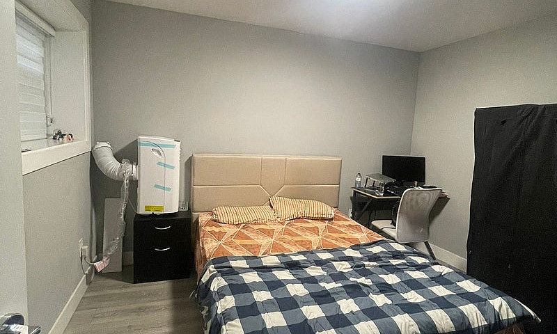 $1,300 / 1Br - 550Ft...