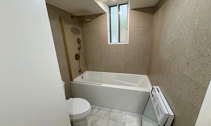 Large 2 Bedrooms 2 B...