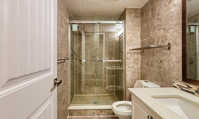 Fully Renovated 2 Be...