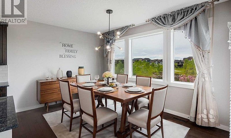 Stunning Pond-View H...