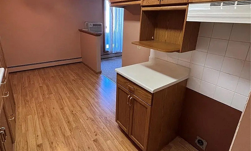 Spacious Top-Floor C...