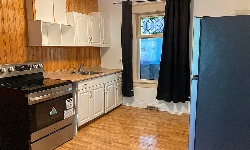 3Bed/1Bath House Int...