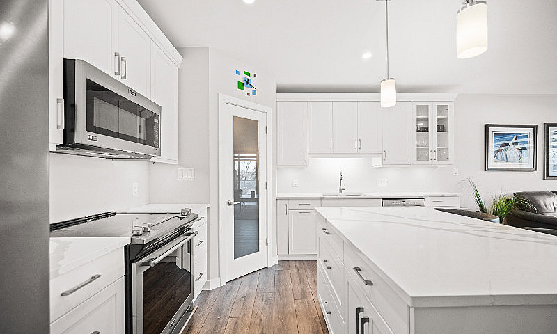 Stunning 2-Bed, 2-Ba...