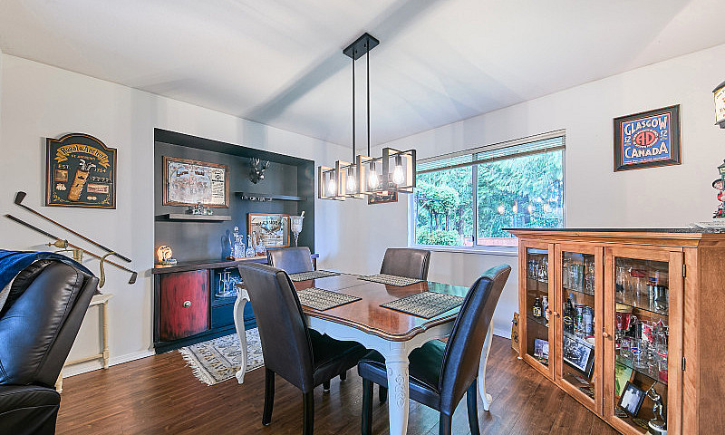 Spacious 5-Bedroom H...