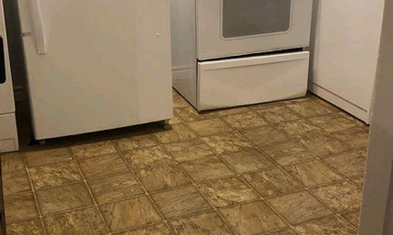 **** Top Floor 2 Bed...