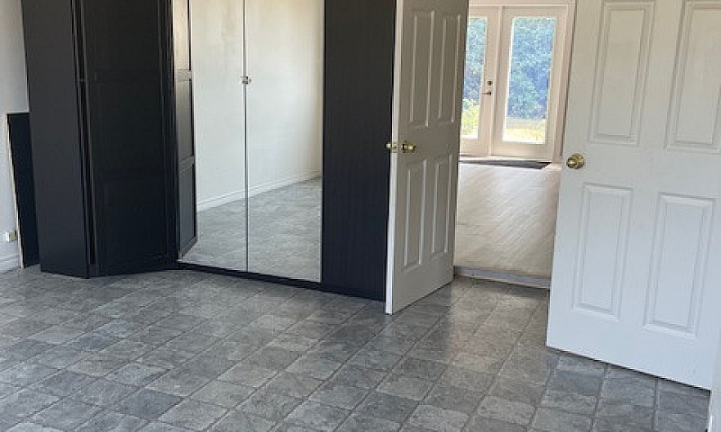 Bright 3 Bedroom Sui...