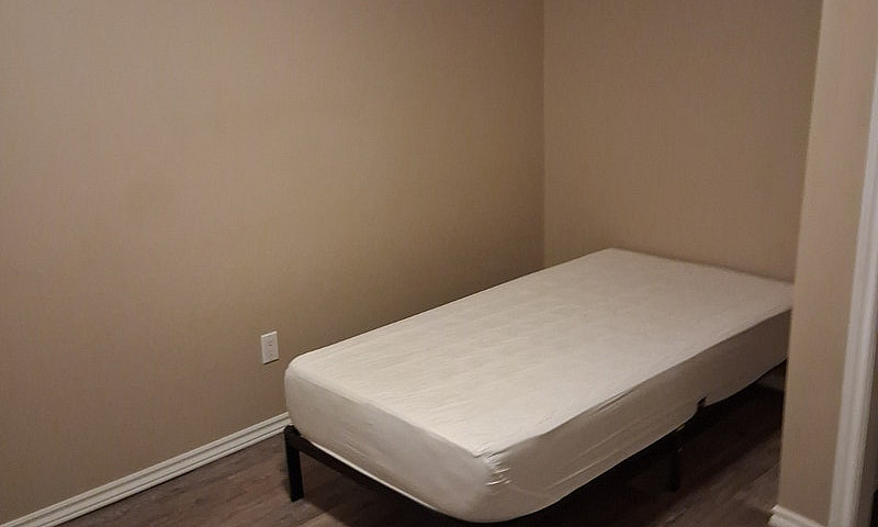 One Bdrm Basement Ap...