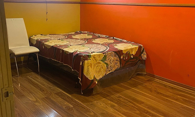 1.5 Bedrooms For Ren...