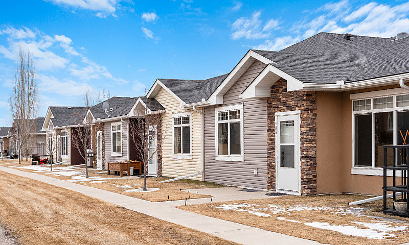 Gorgeous 1 Bed + Den...