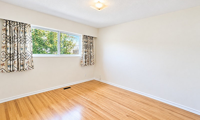 Newly Renovated 3 Be...