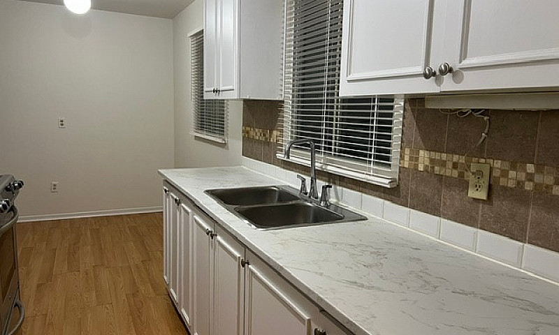 Spotless 3 Bed Detac...