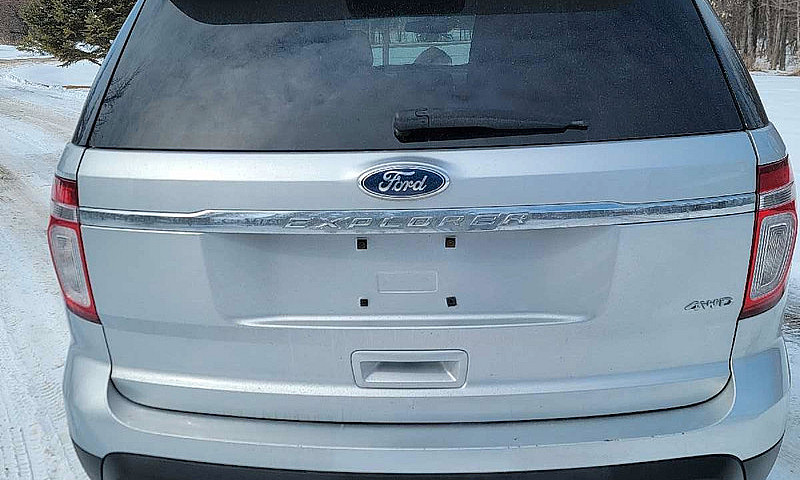 2012 Ford Explorer 7...
