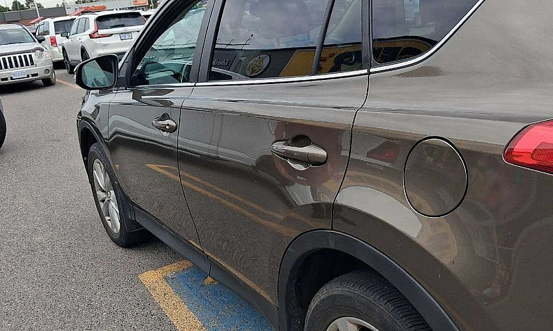 2013 Toyota Rav 4 A....