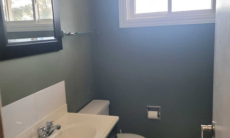 3 Bedroom Semi For R...