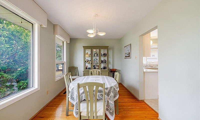 202 Whitegates Cres ...