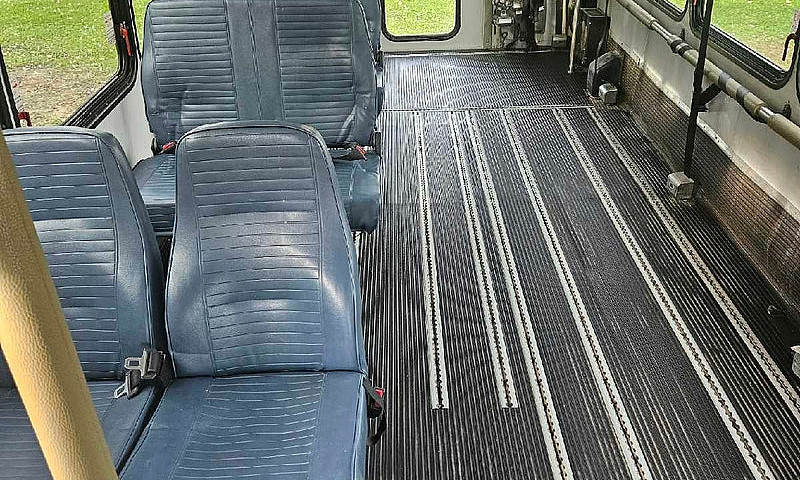2009 Chevy Express 4...