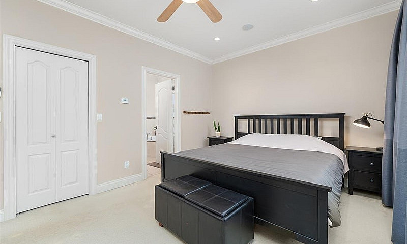 Furnished 4Bd/4Ba Sq...