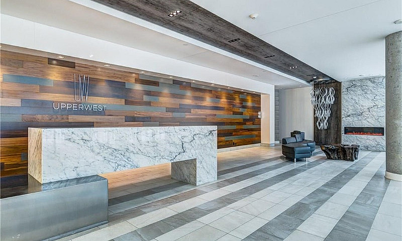 Luxurious 1 Bed Cond...