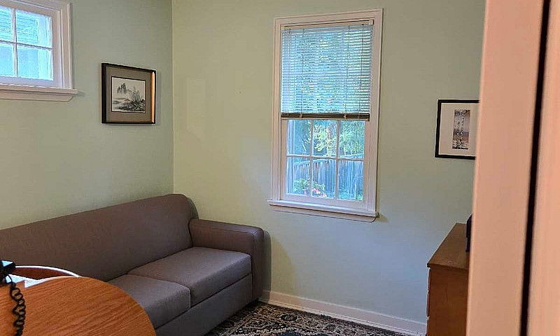 Charming 2 Bed, 1 Ba...