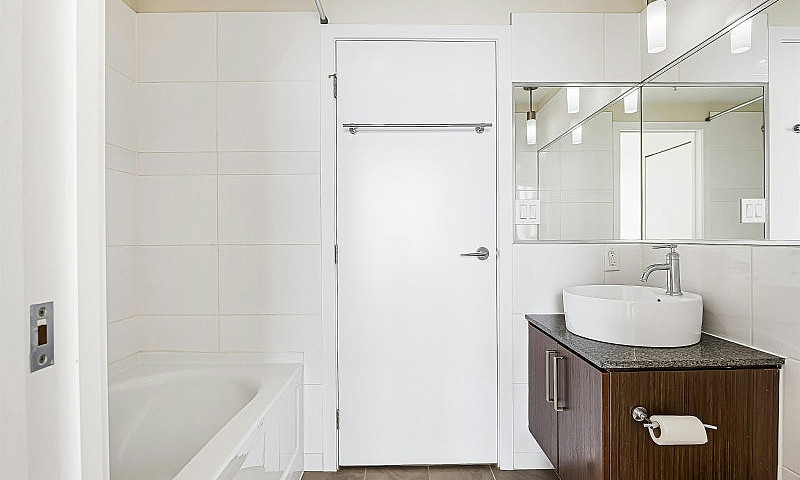 Spacious 2 Bed 2 Bat...