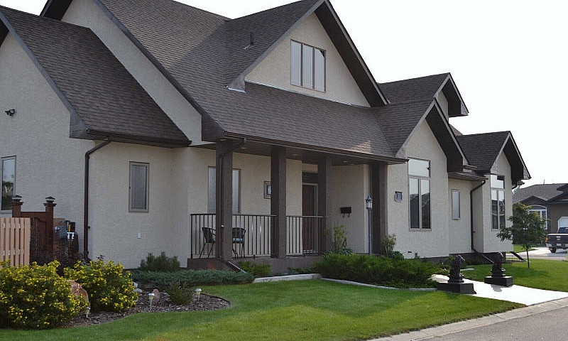 House For Sale - Lan...
