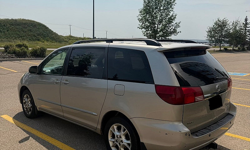 2005 Toyota Sienna A...