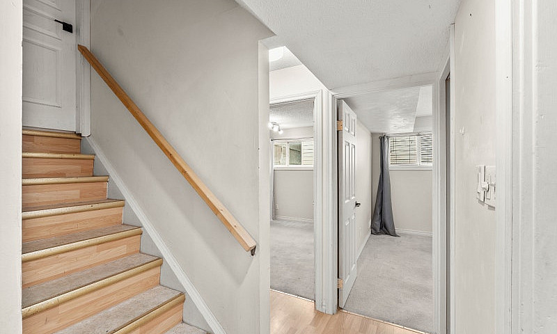 3 Bedroom Basement S...