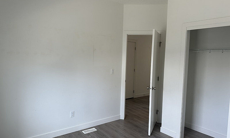 New Townhouse, 2-Bed...