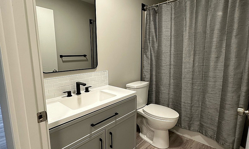 New 1 Bed, 1 Bath Le...