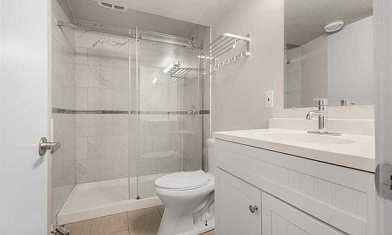 2 Bed+Den,1 Bath New...