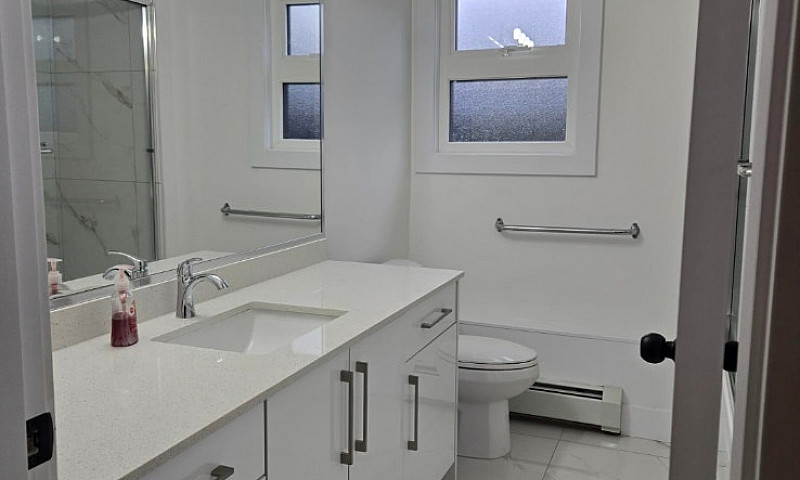 Modern 2 Bedroom Bas...
