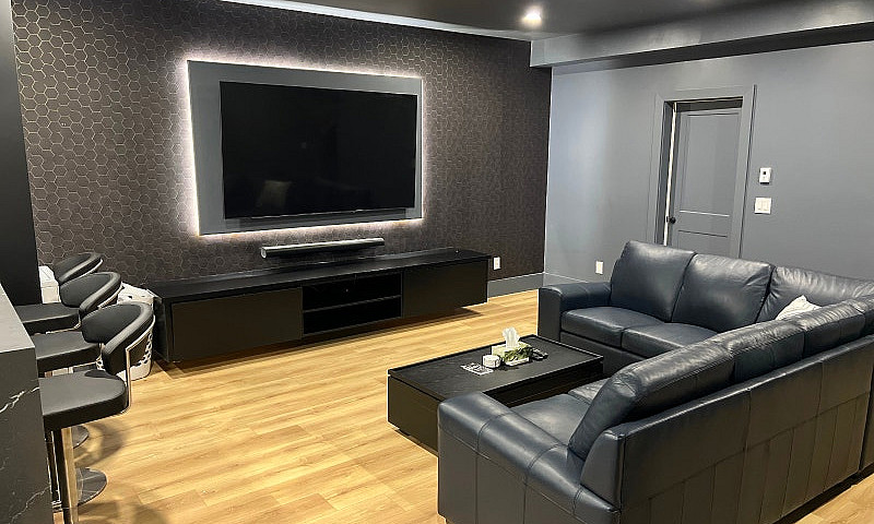 Luxury Furnished 1 B...