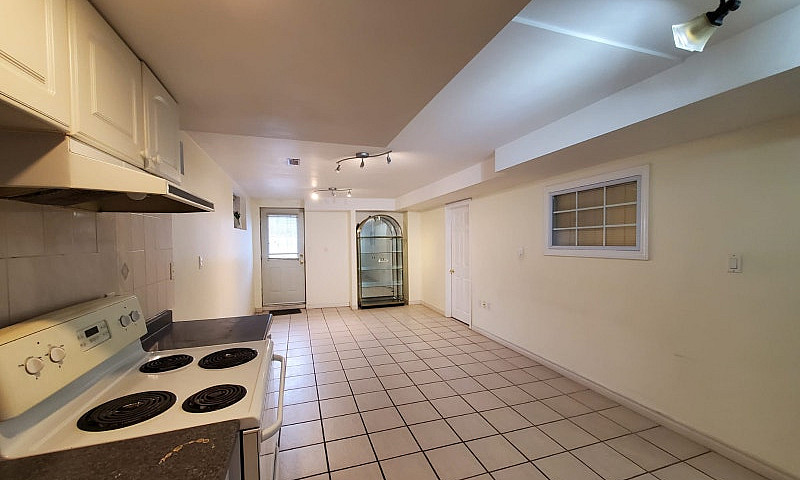 Walkout 2 Bedrooms G...