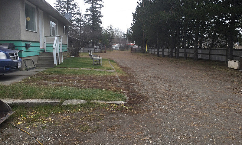 2 Houses On 2.16 Acr...