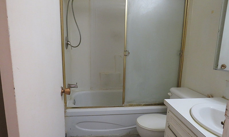 2 Bedrooms House For...