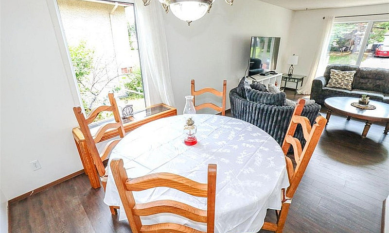 **3.5 Beds 2 Baths P...