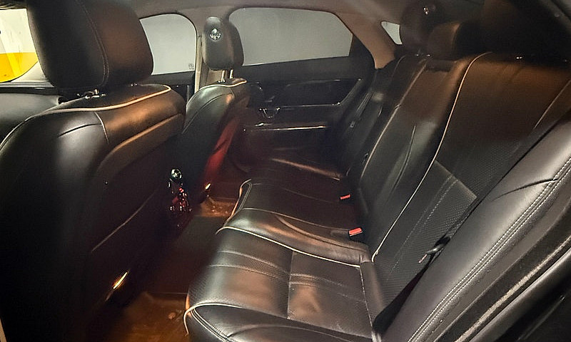 2016 Jaguar Xj...