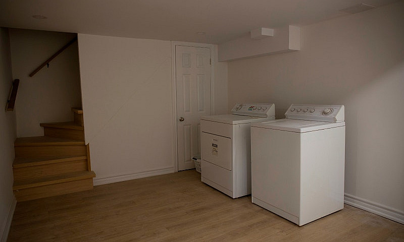1 Bedroom Basement A...