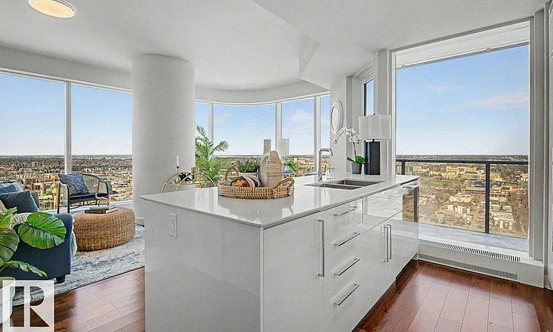 2 Bed / 2 Bath Corne...