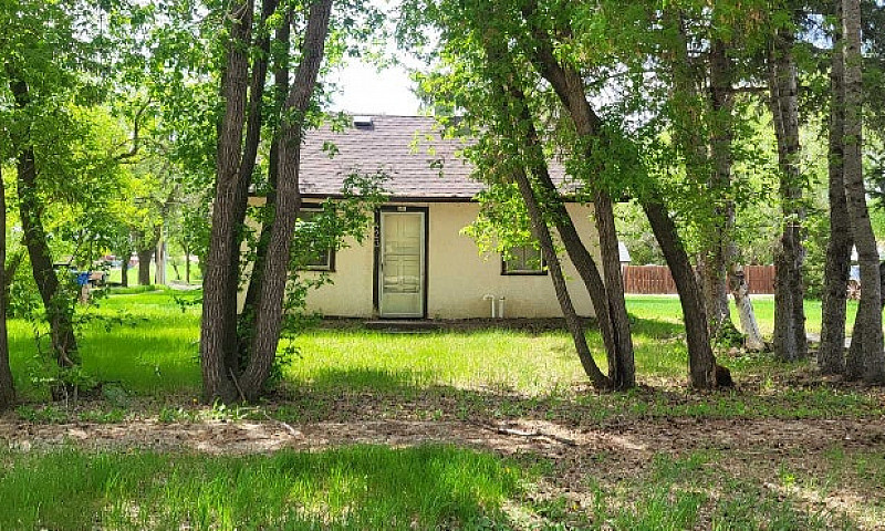 423 East Ave Kamsack...